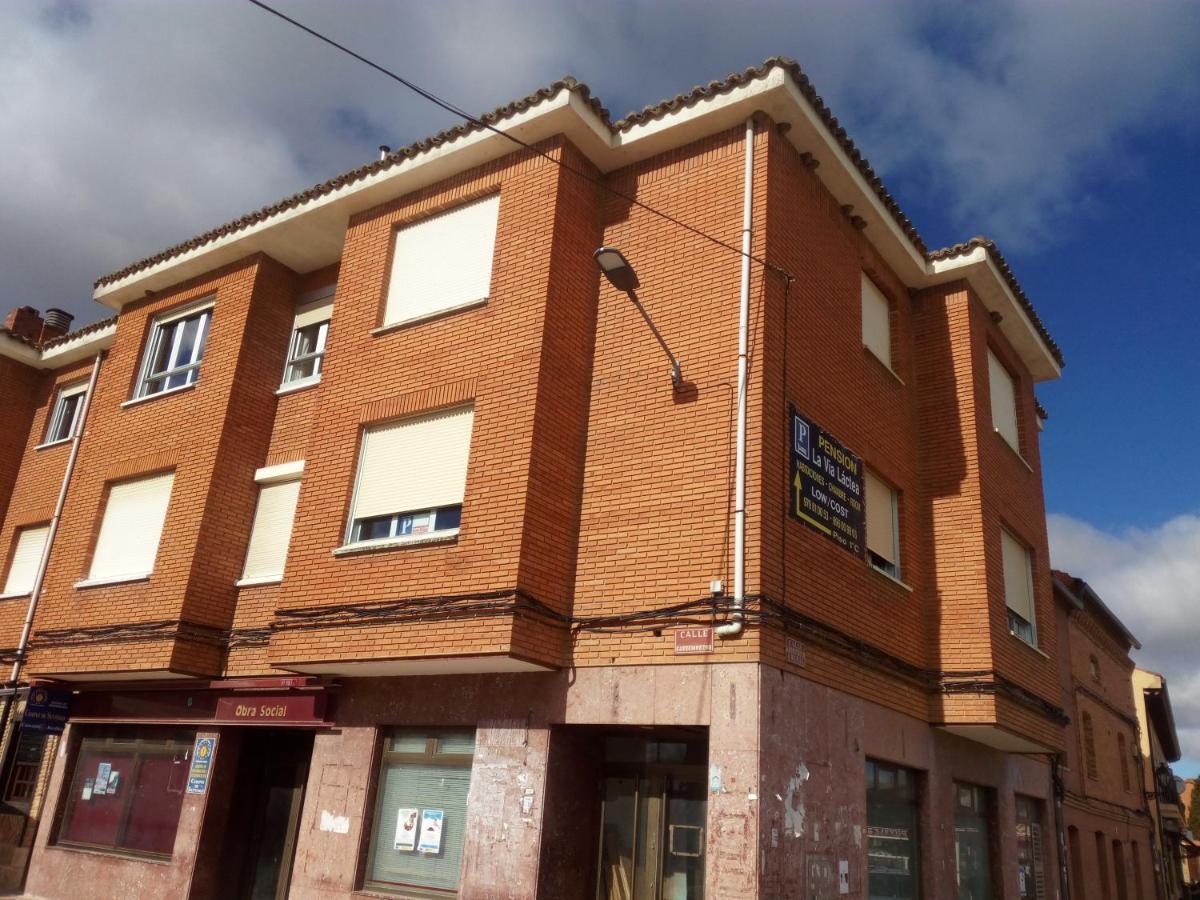 Hotel APARTAMENTO Pensión La Vía Láctea Frómista Exterior foto