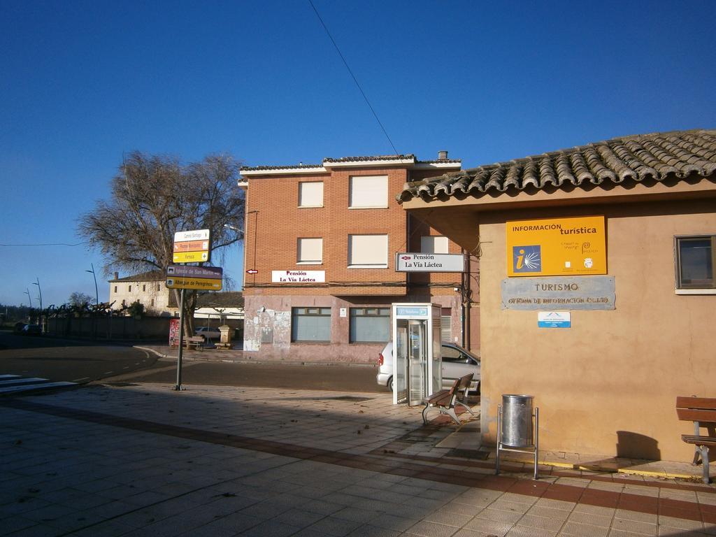 Hotel APARTAMENTO Pensión La Vía Láctea Frómista Habitación foto