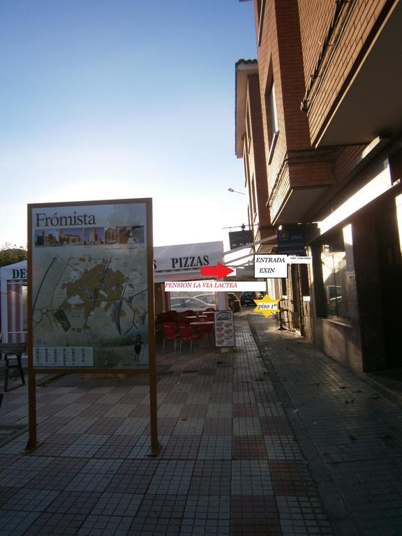 Hotel APARTAMENTO Pensión La Vía Láctea Frómista Exterior foto