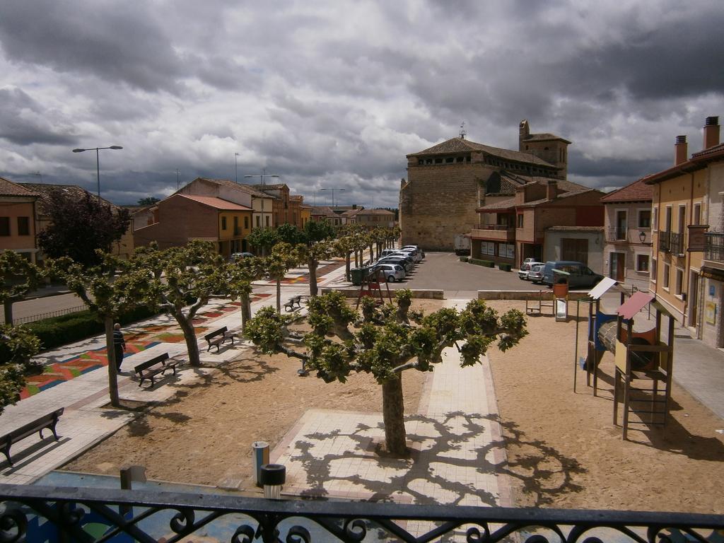 Hotel APARTAMENTO Pensión La Vía Láctea Frómista Exterior foto