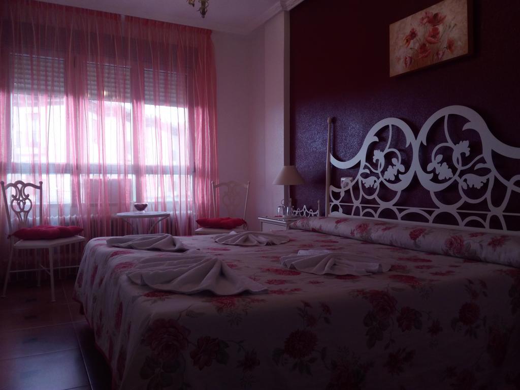 Hotel APARTAMENTO Pensión La Vía Láctea Frómista Exterior foto